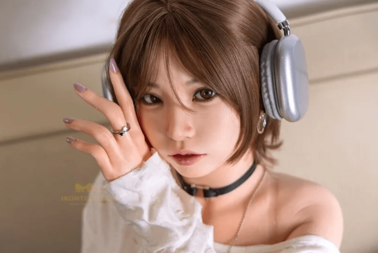 Suki Gamer Girl-Next-Door F-Cup platinum silicone sex doll